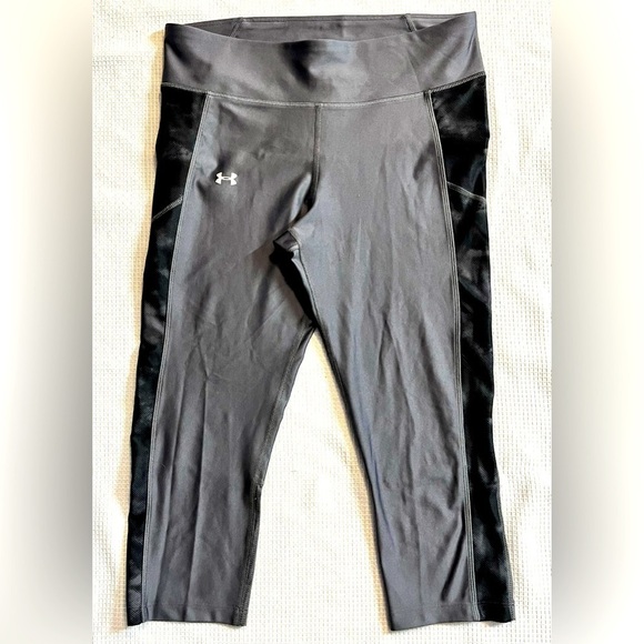 Under Armour Pants - Under Armour Gray and Black Cropped Leggings Women’s Size Large